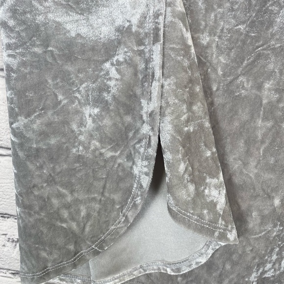 Faded Glory Silver Velvet Short Sleeved Top size 1X - Picture 5 of 7